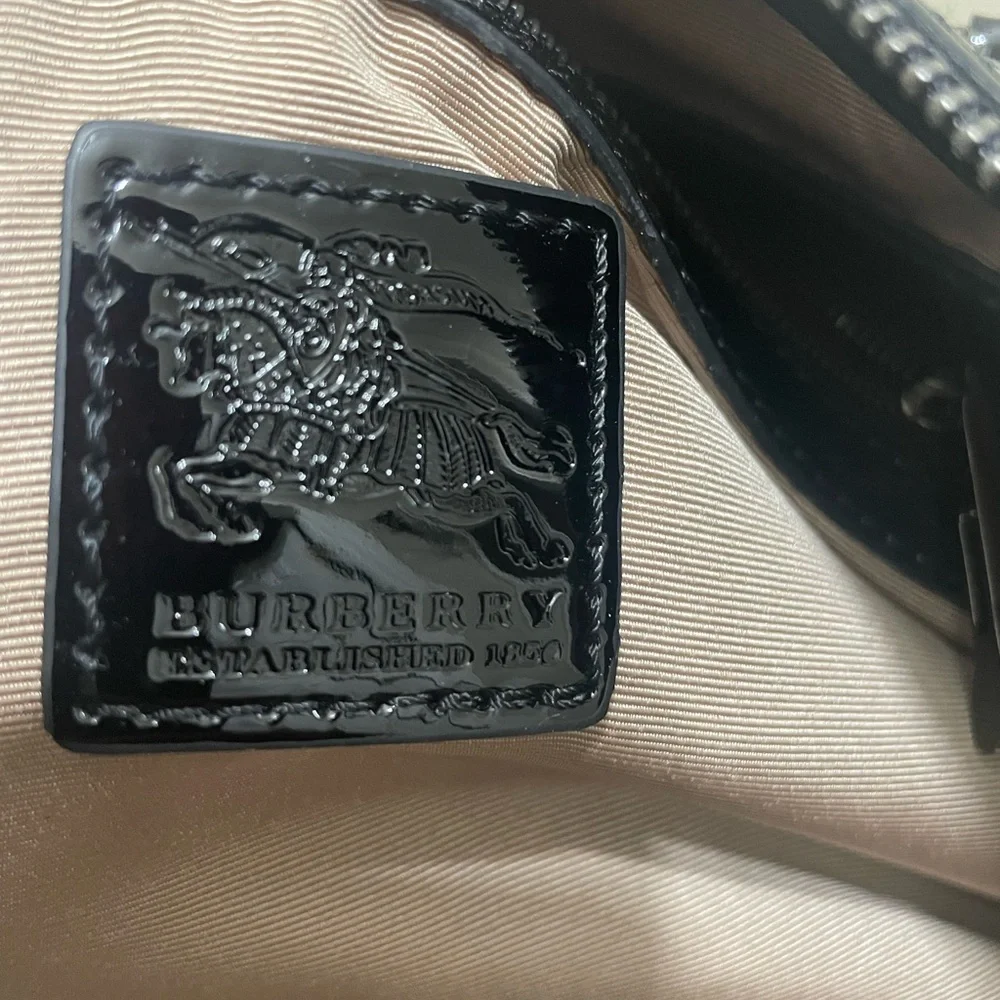 Burberry - Picture 8 of 8
